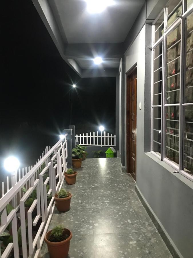 צ'ראפונג'י Living Roots Lodge מראה חיצוני תמונה