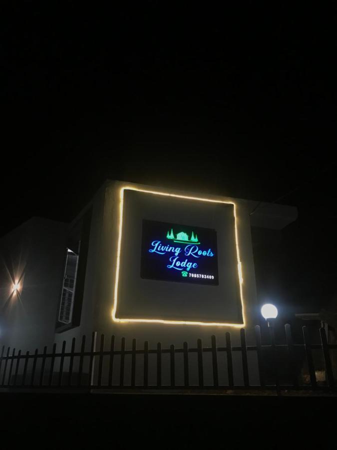 צ'ראפונג'י Living Roots Lodge מראה חיצוני תמונה
