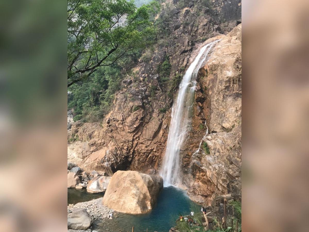 צ'ראפונג'י Living Roots Lodge מראה חיצוני תמונה